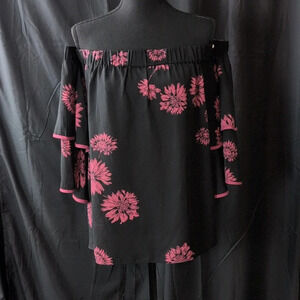Vince Camuto Top. Large. Nwt